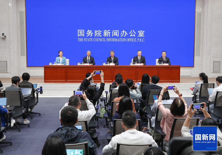 國新辦舉行新聞發布會 教育部部長懷進鵬介紹創新港產學研深度融合新模式